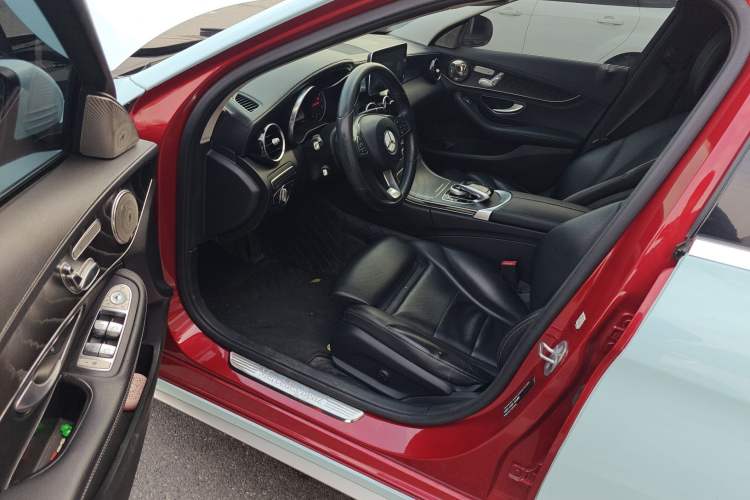 Used Mercedes-Benz C-Class 2017 Facelift C 200 L Sport Edition Driver Seat