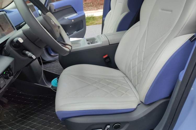 Used ARCFOX Kaola 2023 Family Edition Pro Left Front Seat