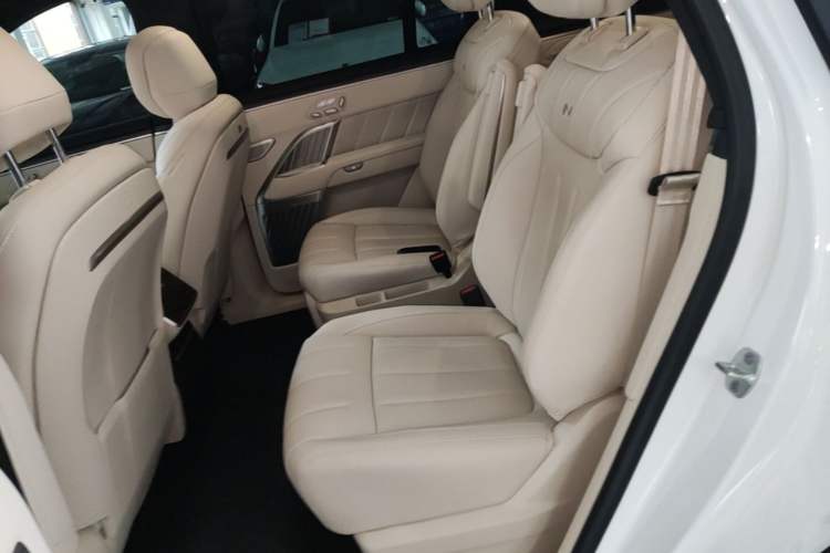 Used ONVO Luxeed L90 2025 Model—Ultra Six-Seater Version Left Rear Seat