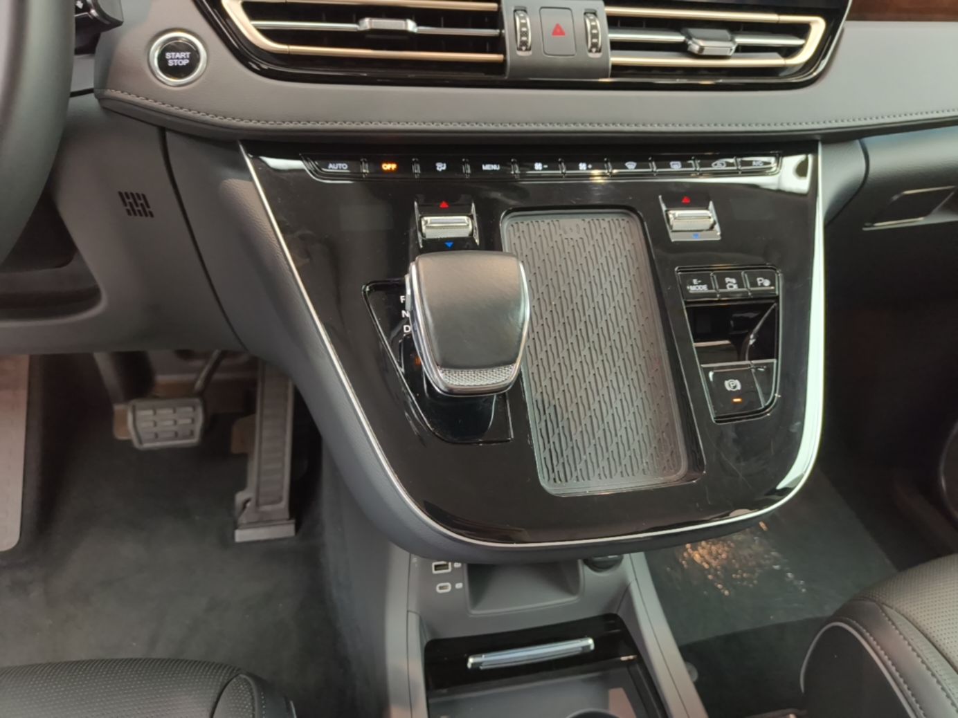 Hongqi HQ9 PHEV 2024 2.0T Four-Wheel Drive Luxury Edition — снимка 16