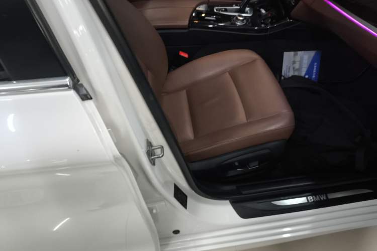 Used BMW 5 Series 2017 525Li Leading Model
