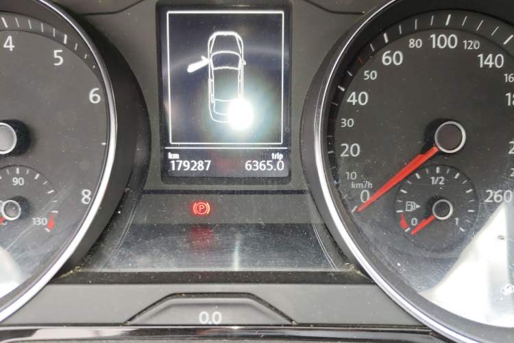 Used Volkswagen Magotan 2017 330TSI DSG Leading Model Odometer Close Up