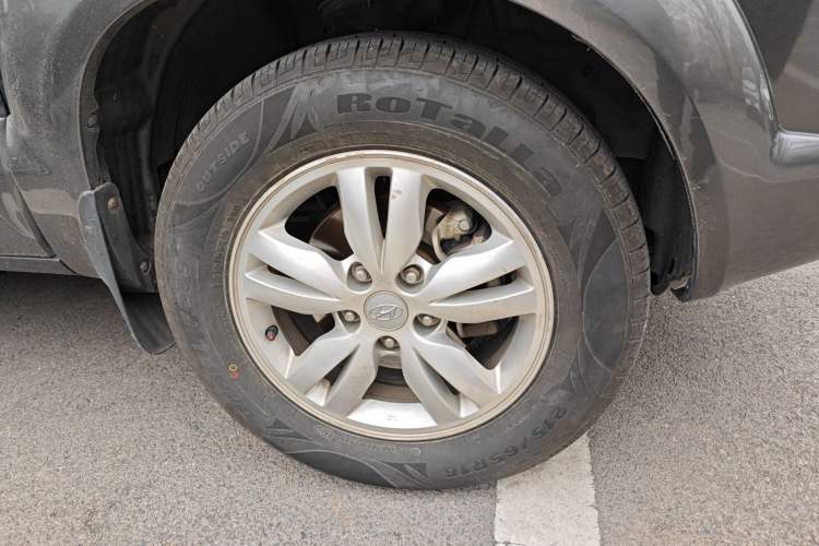 Used Hyundai Tucson 2009 2.0L Manual Two-Wheel Drive Fashion Edition Right Front Wheel Hub