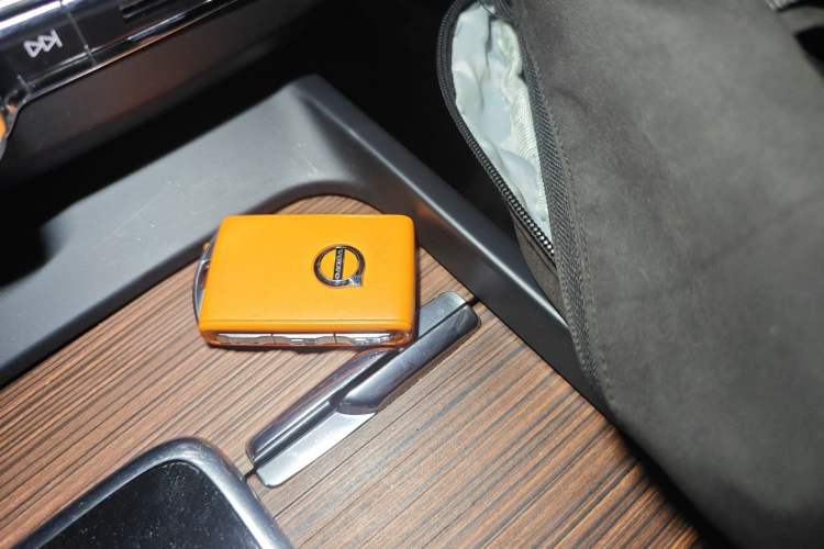 Used Volvo XC60 2024 B5 4x4 Smart Luxury Edition Vehicle Key