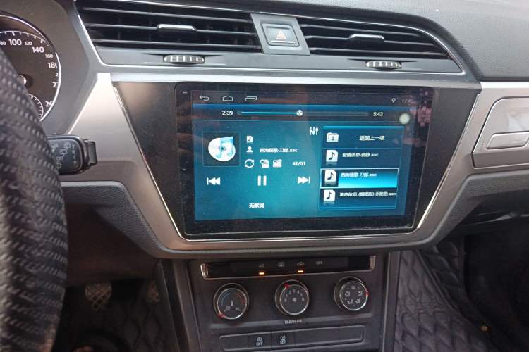 Used Volkswagen Touran 2016 Volkswagen Touran L 280TSI Manual Trend Edition
