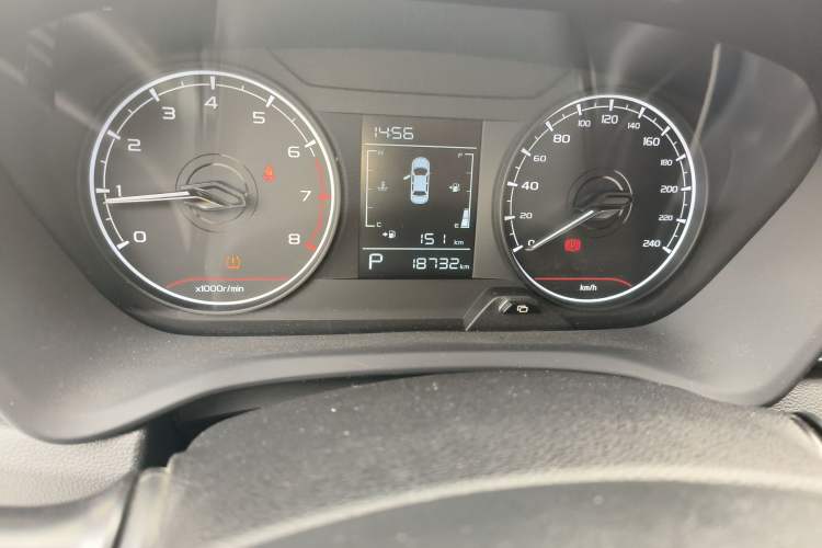 Used Livan X3 PRO 2022 1.5L CVT Xiao Sa Odometer Close Up