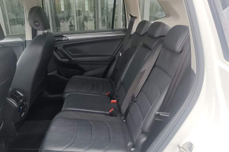 Used Volkswagen Tiguan L 2021 330TSI Automatic Two-Wheel Drive R-Line Enhanced Edition Left Rear Seat