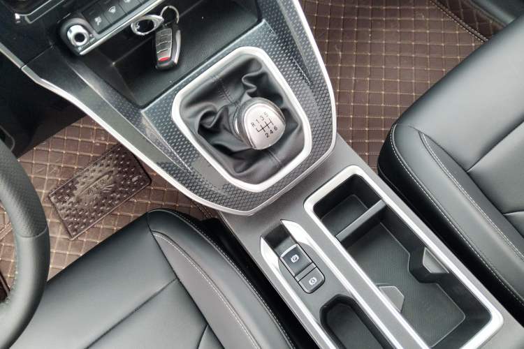 Used Haval M6 2021 PLUS 1.5T Manual Luxury Smart Connectivity Model Gear Lever