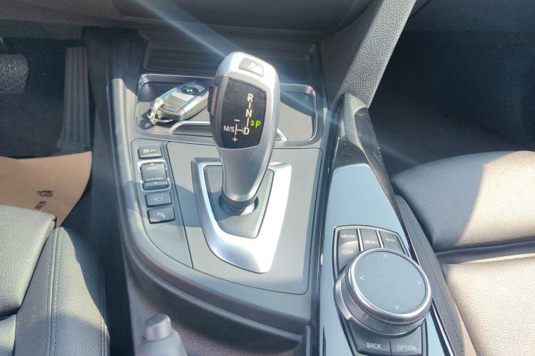 Used BMW 3 Series GT 2019 320i M Sport Package Gear Lever