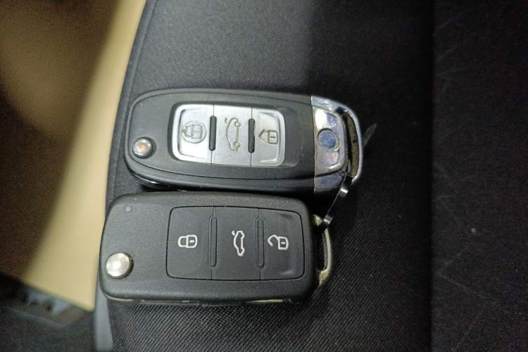 Used Volkswagen Lavida 2013 Revised Classic 1.6L Automatic Fashion Edition
