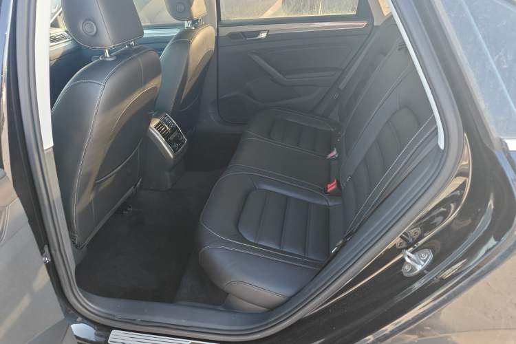 Used Volkswagen Passat 2017 330TSI DSG Luxury Edition
