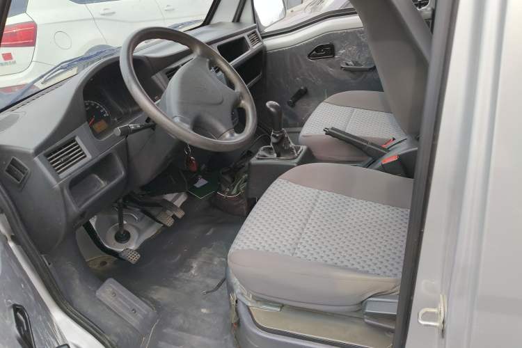 Used Wuling Zhiguang 2015 1.2L Practical LS-I Model Left Front Seat