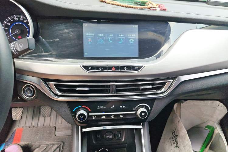 Used CHANGAN Eado 2018 1.6L GDI Manual Fashion Edition Audio And AC Panel