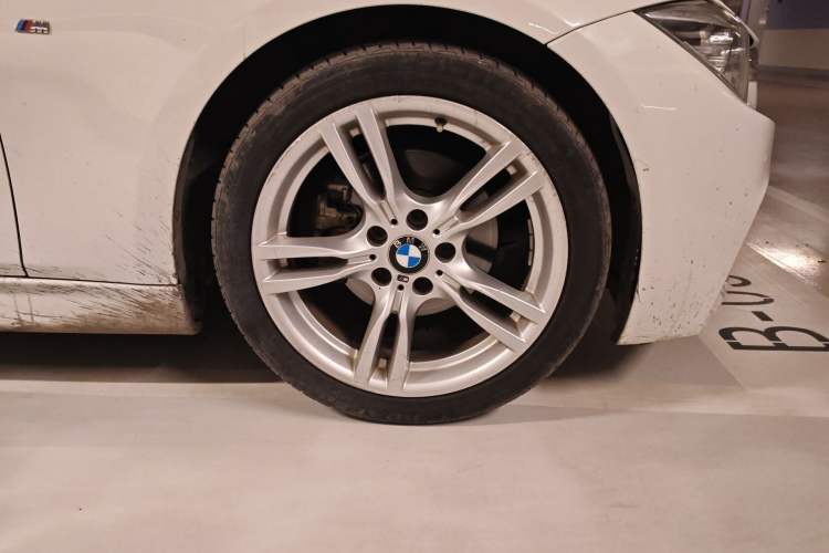 Used BMW 3 Series 2019 320Li M Luxury Package Right Front Wheel Hub