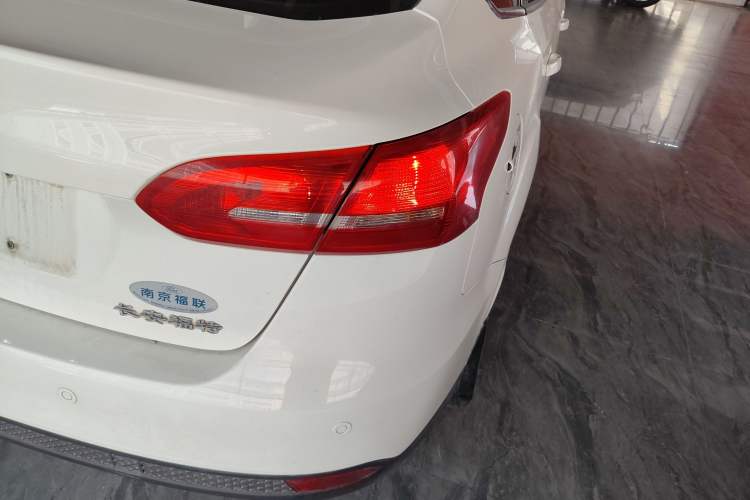 Used Ford Focus 2017 Sedan 1.6L Automatic Fashion Edition Smart Drive Version
