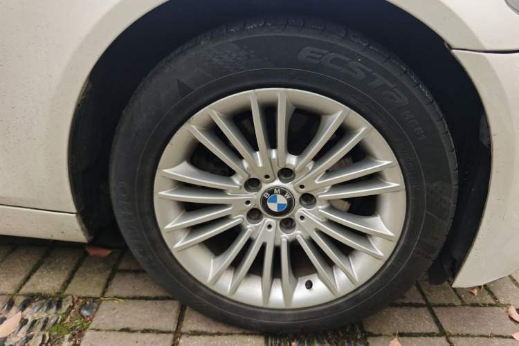 Used BMW 5 Series 2014 520Li Elegant Model Right Front Wheel Hub