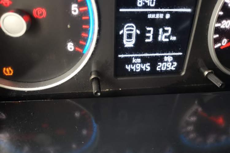 Used Foton Toano 2024 Geely Xianghuo Van 2.5T Manual Extended Wheelbase Mid-Roof Design Rear Dual Tires 3-Seater Odometer Close Up