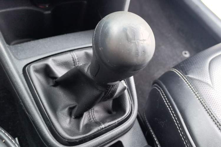 Used Volkswagen Jetta 2015 Value Edition 1.6L Manual Fashionable Style Gear Lever