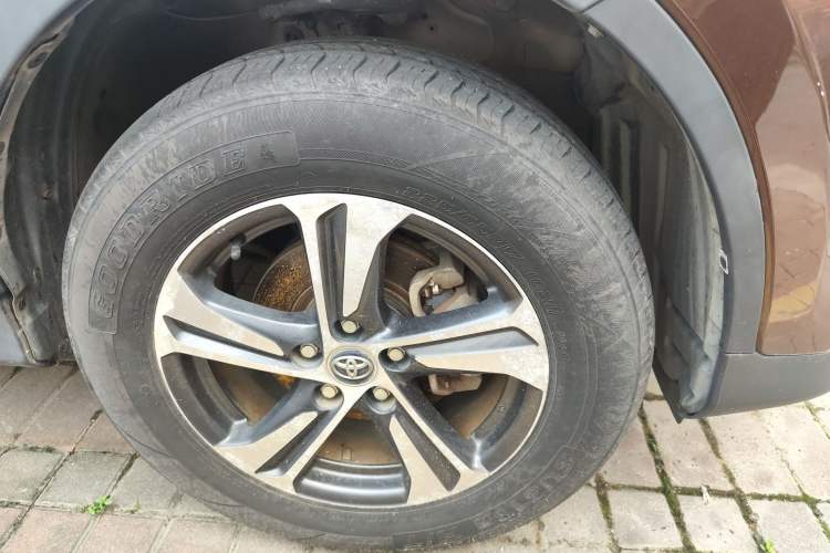 Used Toyota RAV4 2013 2.0L CVT Two-Wheel Drive Urban Edition Right Front Wheel Hub