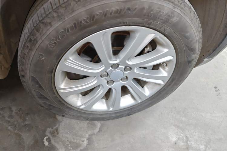 Used Land Rover Discovery Sport 2017 2.0T SE Right Front Wheel Hub