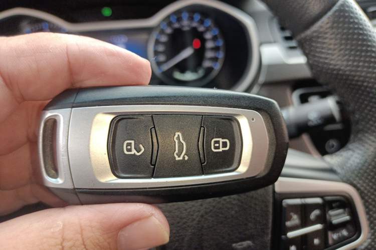 Used Geely Auto Emgrand 2017 Sedan Million Edition 1.5L CVT Upward Connectivity Version
