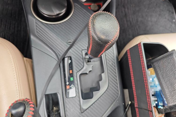 Used Toyota RAV4 2015 2.0L CVT Two-Wheel Drive Urban Edition Gear Lever