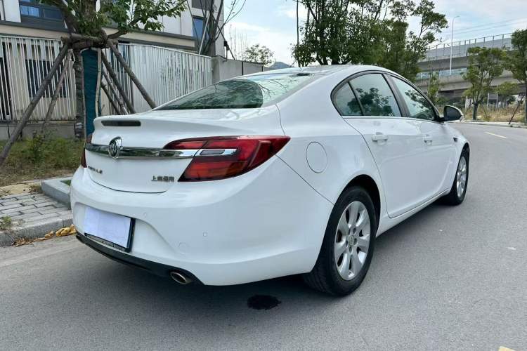 Used Buick Regal 2015 1.6T Leading Technology Model Rear Right 45 Deg