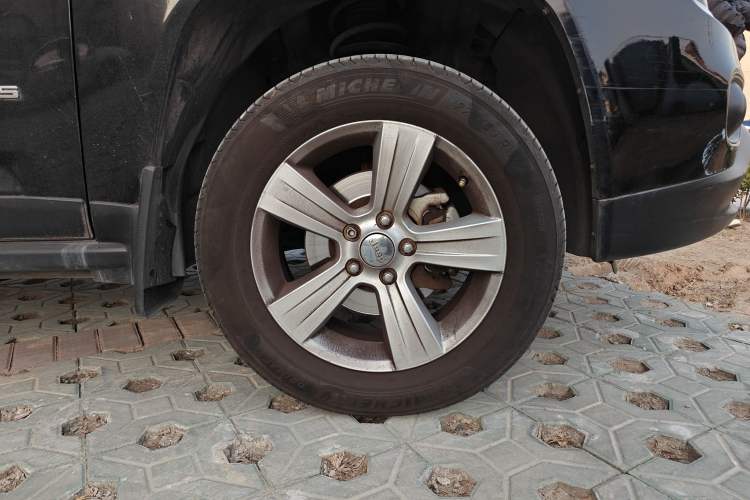 Used Jeep Compass 2013 2.0L two-wheel drive sport version
