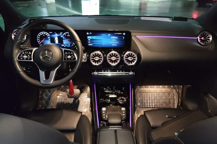 Used Mercedes-Benz GLA 2020 GLA 200 4MATIC Center Console