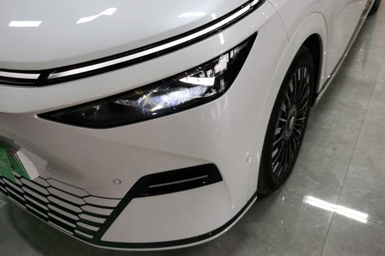 Used XPeng X9 2025 740 Ultra-Long Range Max