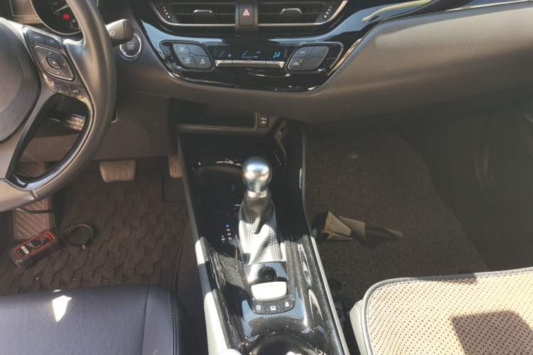 Used Toyota IZOA 2018 2.0L Yichi Edition China V Standard