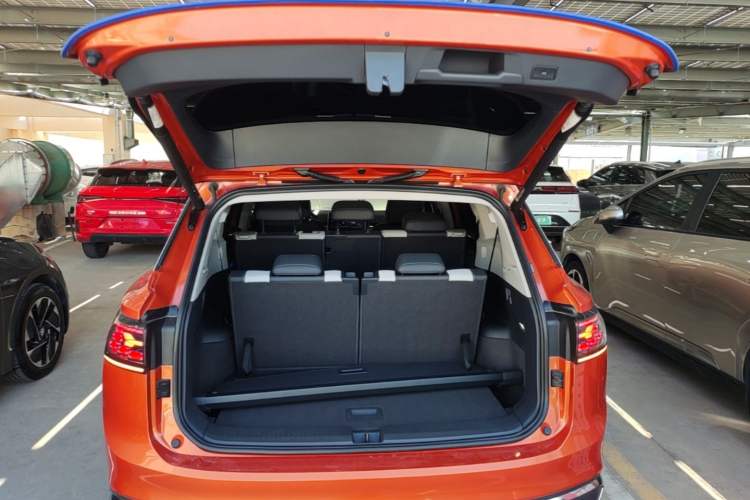 Used Volkswagen ID.6 CROZZ 2021 Long-Range PRO Edition Trunk