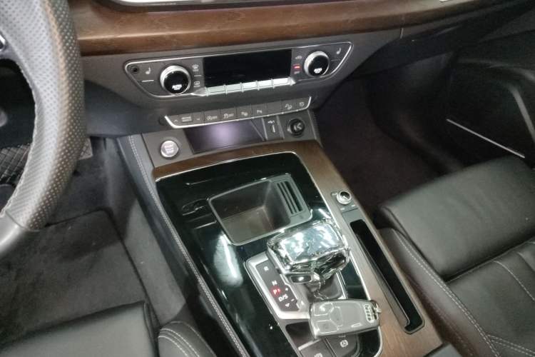 Used Audi Q5L 2022 Updated 45T Luxury Dynamic Version
