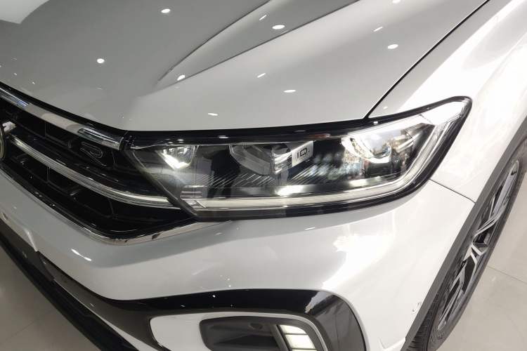 Used Volkswagen T-ROC 2025 Facelift Model 2 300TSI DSG Two-Wheel Drive Xingguang Edition