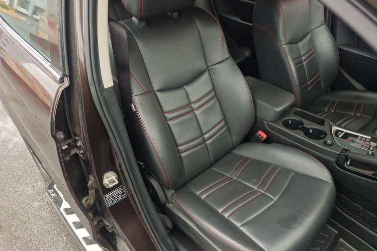 Used Dongfeng Aeolus AX7 2016 2.0L Automatic Zhiyi Trim
