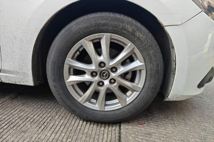 Used Mazda Mazda 3 Axela 2014 Sedan 1.5L Automatic Luxury Model
