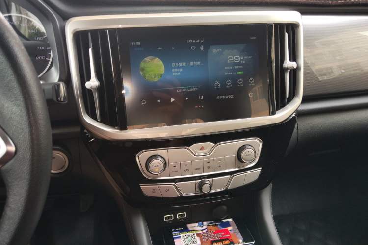 Used Great Wall Poer 2021 2.0T Global Version Passenger Automatic Diesel Two-Wheel Drive Comfort Trim Standard Cab GW4D20M Audio And AC Panel