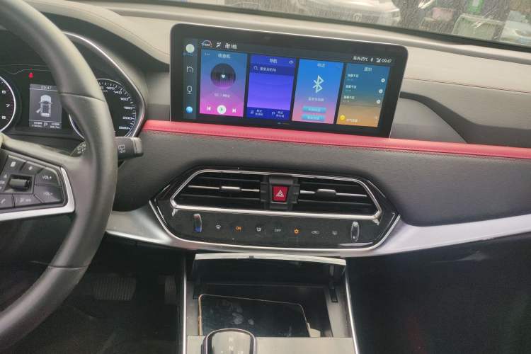 Used SOL X8 2021 300T DCT Leading Smart Connectivity Version 7 Seats Audio And AC Panel