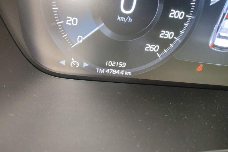 Used Volvo XC40 2020 T3 Smart & Stylish Edition Odometer Close Up