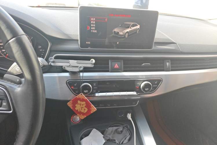 Used Audi A4L 2019 40 TFSI Fashion Edition China VI Emission Standard Audio And AC Panel