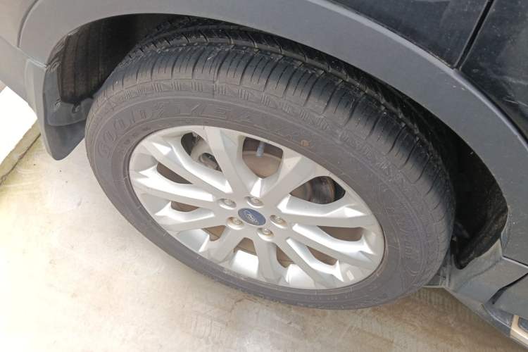 Used Ford Kuga 2015 1.5L GTDi Two-Wheel-Drive Comfort Model Right Rear Wheel Hub