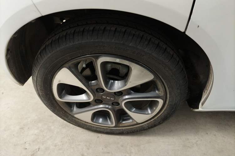 Used ORA White Cat 2020 305 km Luxury Version Right Rear Wheel Hub