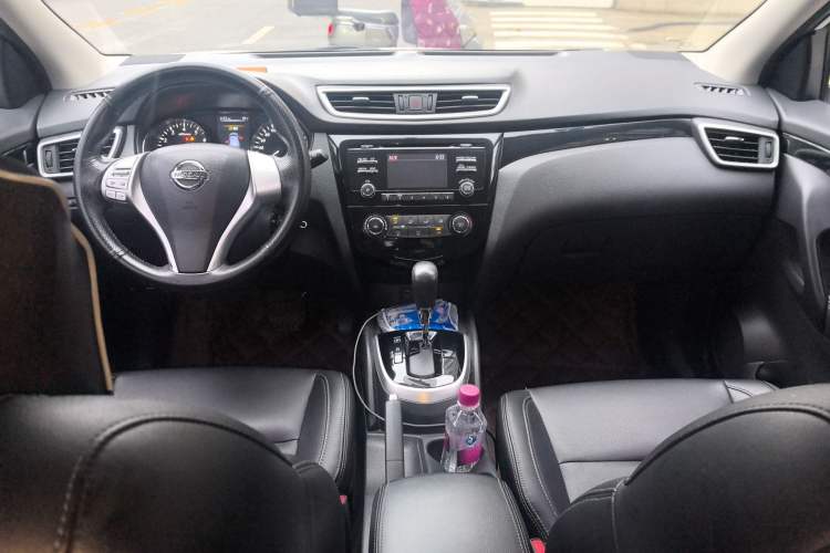 Used Nissan Qashqai 2016 2.0L CVT Elite Edition Center Console