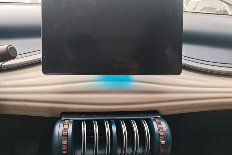 Used BYD Yuan PLUS 2022 430 km Luxury Version Audio And AC Panel