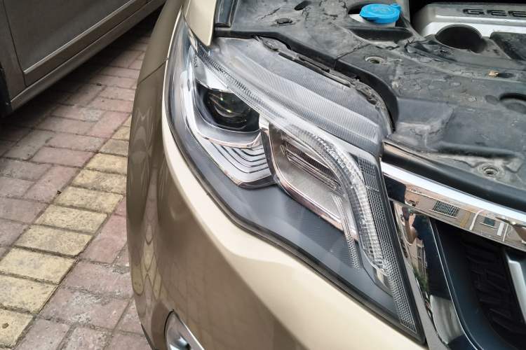 Used Geely Auto Emgrand X7 Sport 2016 1.8TD Automatic ZhiZun Version Right Front Headlight