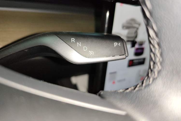 Used Tesla Model Y 2022 Revised Version Rear-Wheel Drive Gear Lever