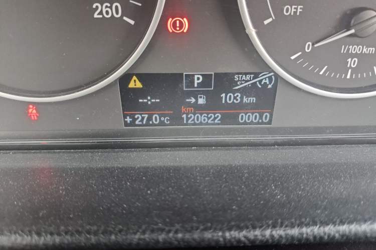 Used BMW 3 Series 2013 320i Sport Edition Odometer Close Up