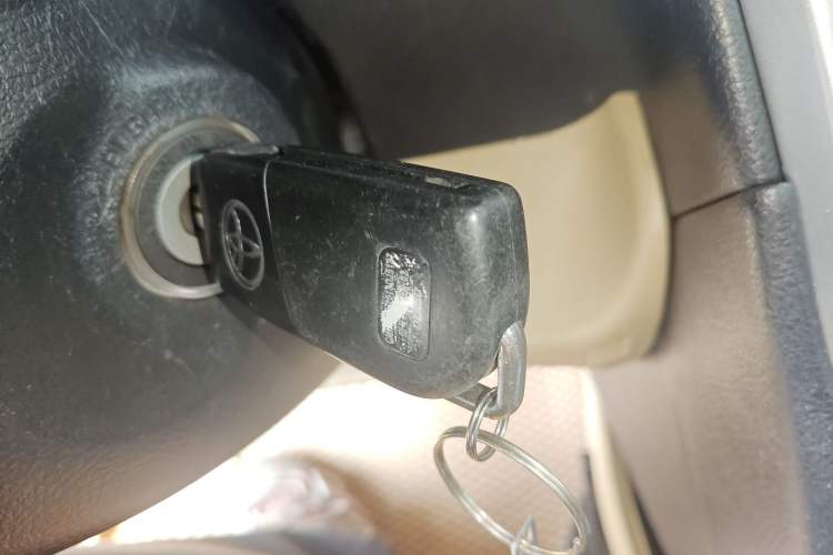 Used Toyota Camry 2016 2.0E 10th Anniversary Elite Edition
