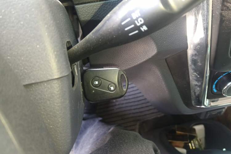 Used Jinbei Hiace X30 2023 1.5L Business-Style Passenger Van 5/6/7-Seater Non-Air-Conditioned Version SWC15M
