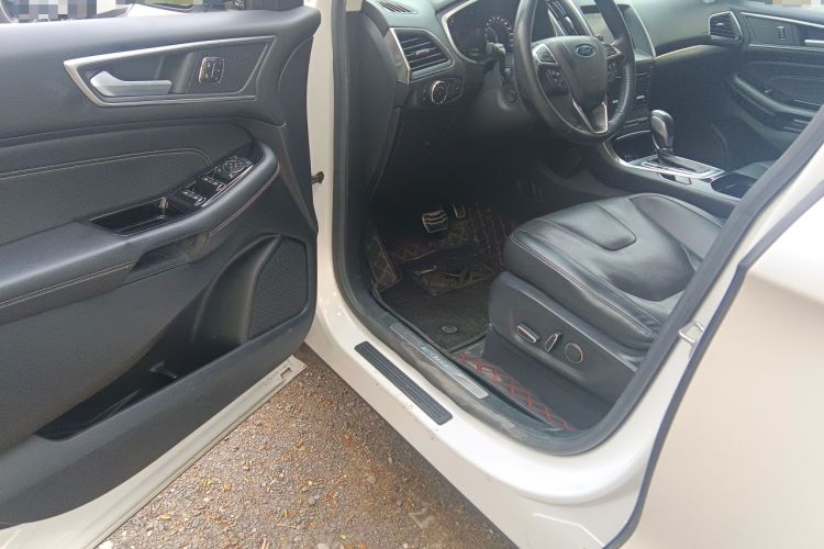 Used Ford Edge 2016 EcoBoost 245 Four-Wheel Drive Titanium 7-Seater Driver Seat